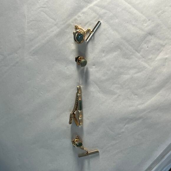 Tie Tacks Jade Yellow Gold plated tie tacks and lapel pin - Picture 2 of 11